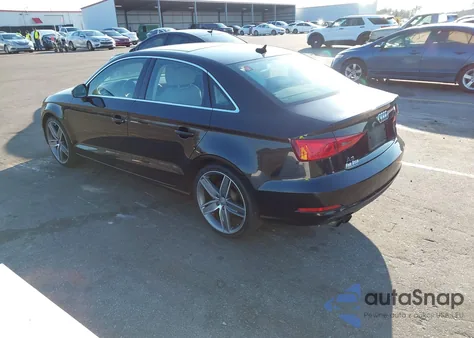 2015 Audi A3 1.8T Premium z USA, uszkodzony, nr VIN WAUCCGFF5F1115170